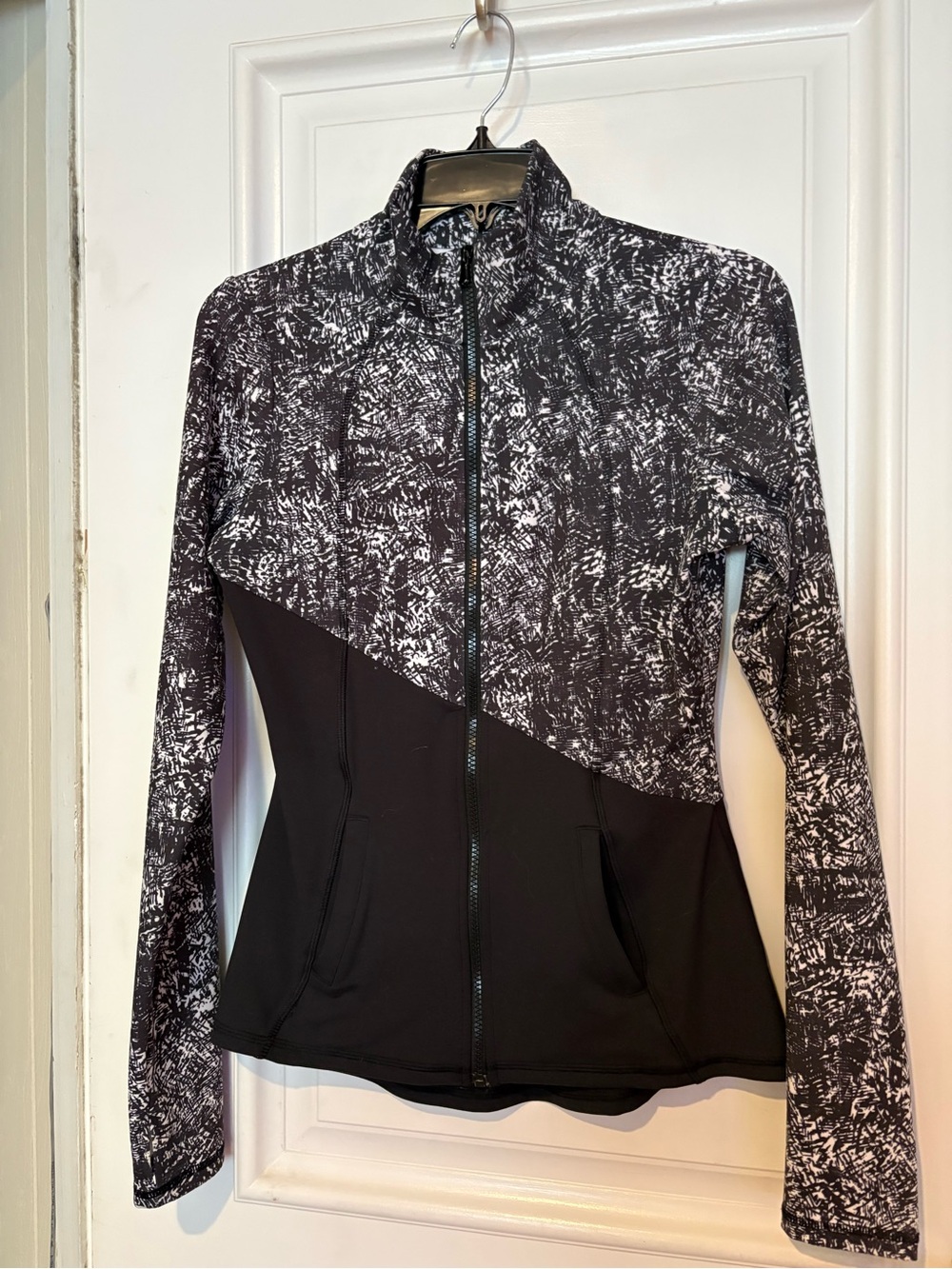 Gottex Women’s Black & White Zip-Front Athletic Jacket-size M- runs small